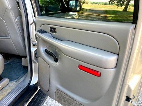 Used 2004 GMC Yukon XL SLT w/ Preferred Equipment Group image 30