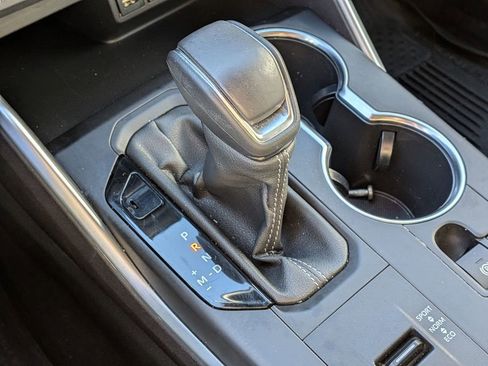 Used 2022 Toyota Highlander XLE image 25