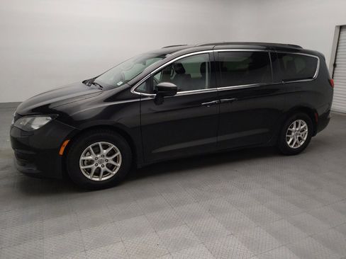 Used 2021 Chrysler Voyager Lxi FWD image 2