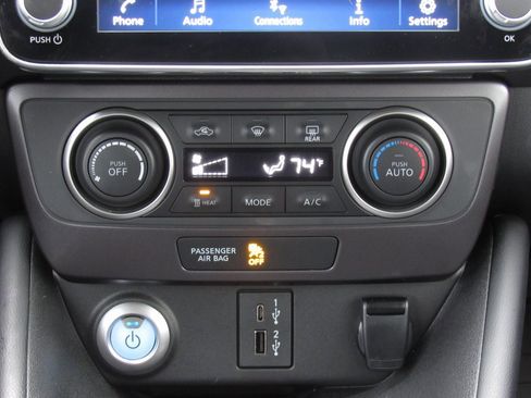 Used 2023 Nissan Leaf S image 24