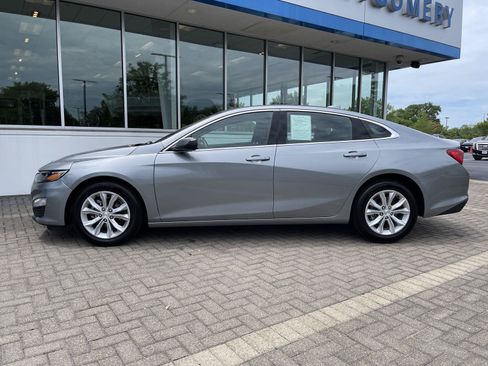 Used 2025 Chevrolet Malibu LT FWD image 2
