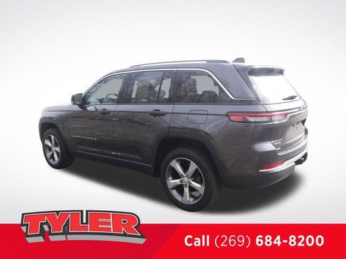 Certified 2022 Jeep Grand Cherokee Limited w/ Luxury Tech Group II AWD/4WD image 5