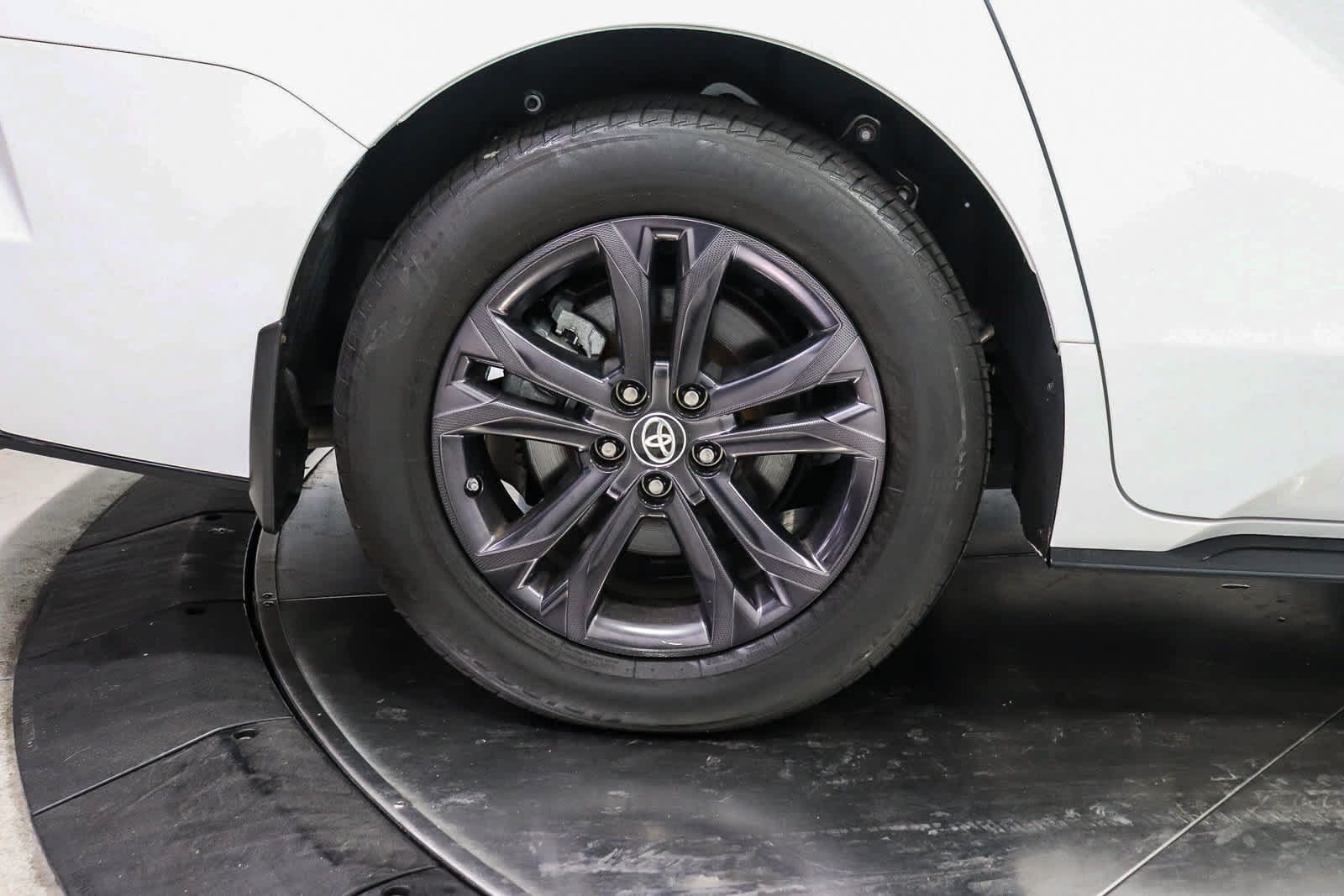 Used 2024 Toyota Sienna XSE w/ XSE Plus Package AWD/4WD image 11
