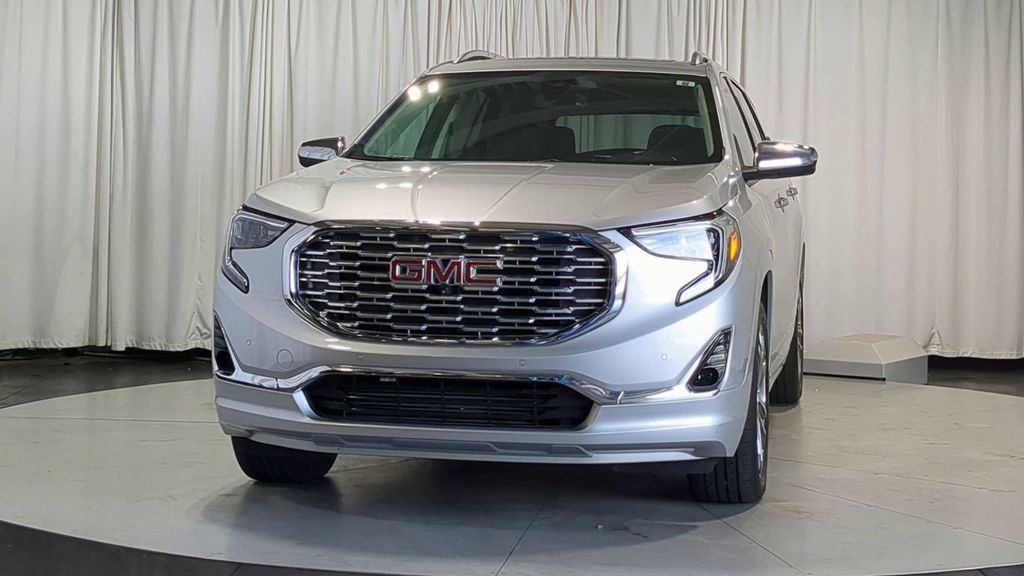Used 2020 GMC Terrain Denali w/ Denali Premium Package AWD/4WD image 4