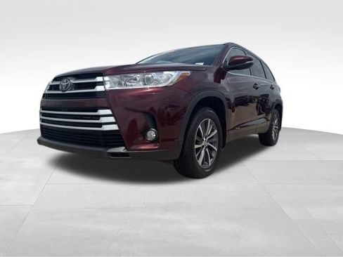 Used 2019 Toyota Highlander XLE AWD/4WD image 4