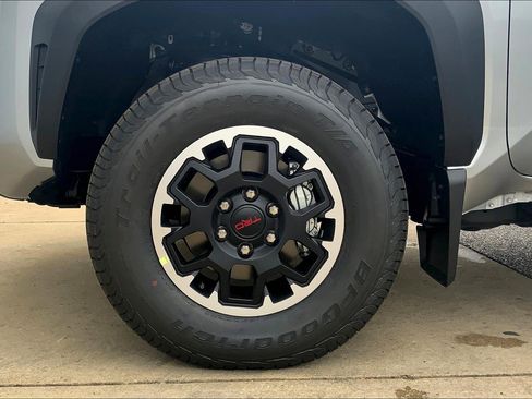 New 2025 Toyota Tacoma TRD Off-Road image 15