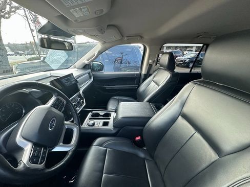 Certified 2024 Ford Expedition XLT image 3