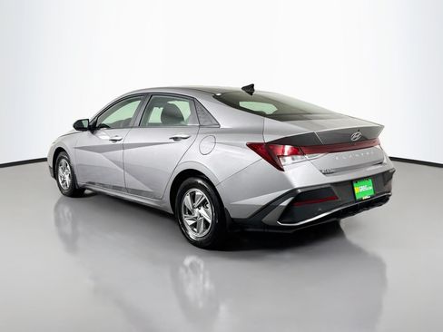 Used 2025 Hyundai Elantra SE FWD image 7