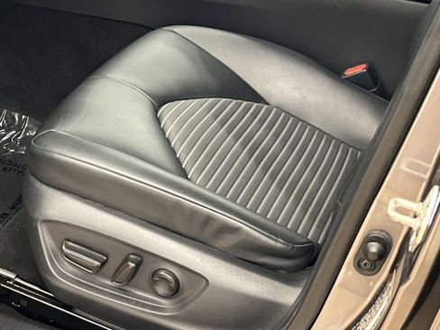 Used 2019 Toyota Camry SE image 13