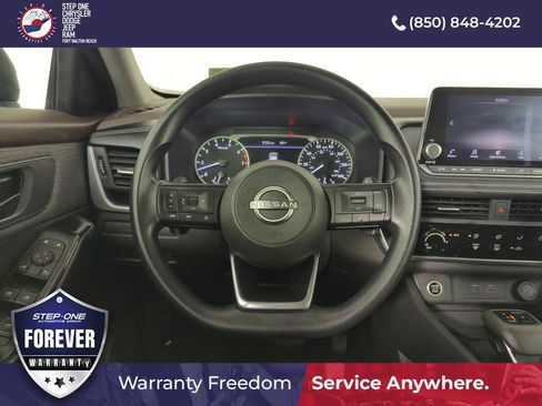 Used 2023 Nissan Rogue S FWD image 16