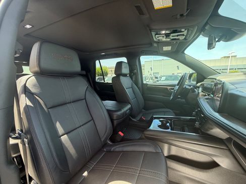 Used 2026 Chevrolet Tahoe High Country AWD/4WD image 19