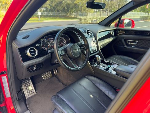 Used 2019 Bentley Bentayga image 16