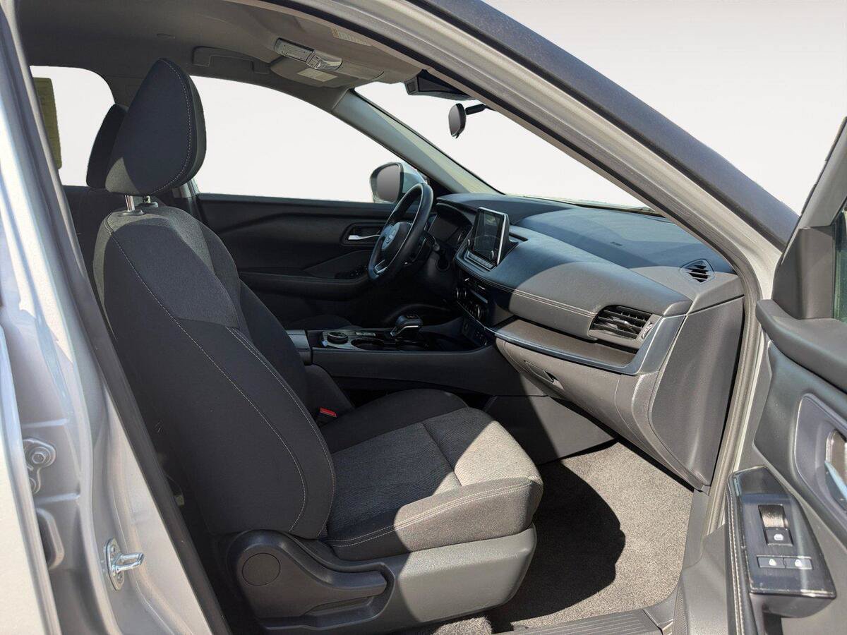 Used 2024 Nissan Rogue SV AWD/4WD image 15