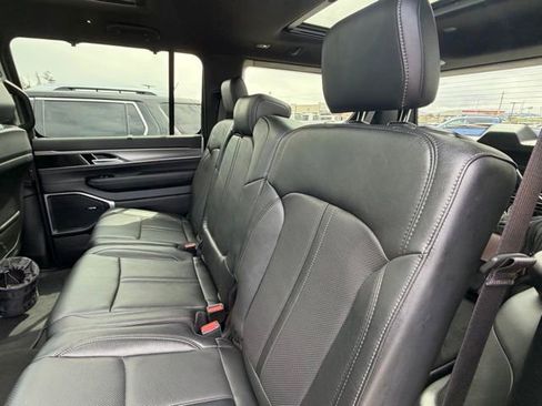 Used 2023 Jeep Wagoneer Series II w/ Convenience Group I AWD/4WD image 4