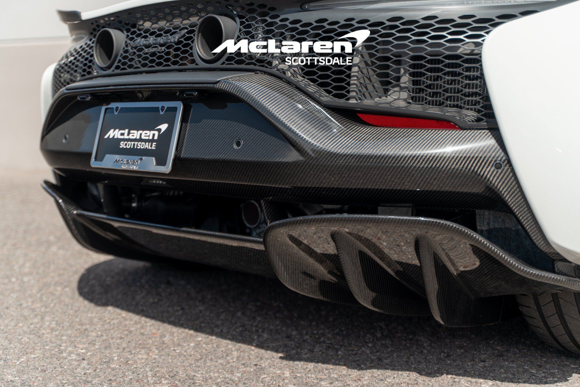 Used 2025 McLaren Artura Spider RWD image 31
