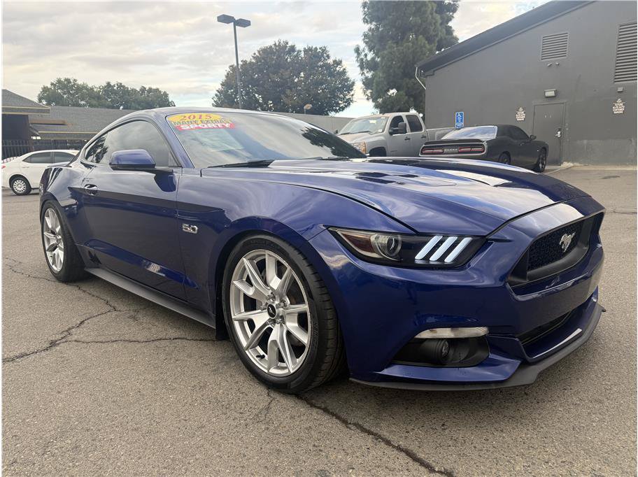 Used 2015 Ford Mustang GT Premium w/ Equipment Group 401A RWD image 4