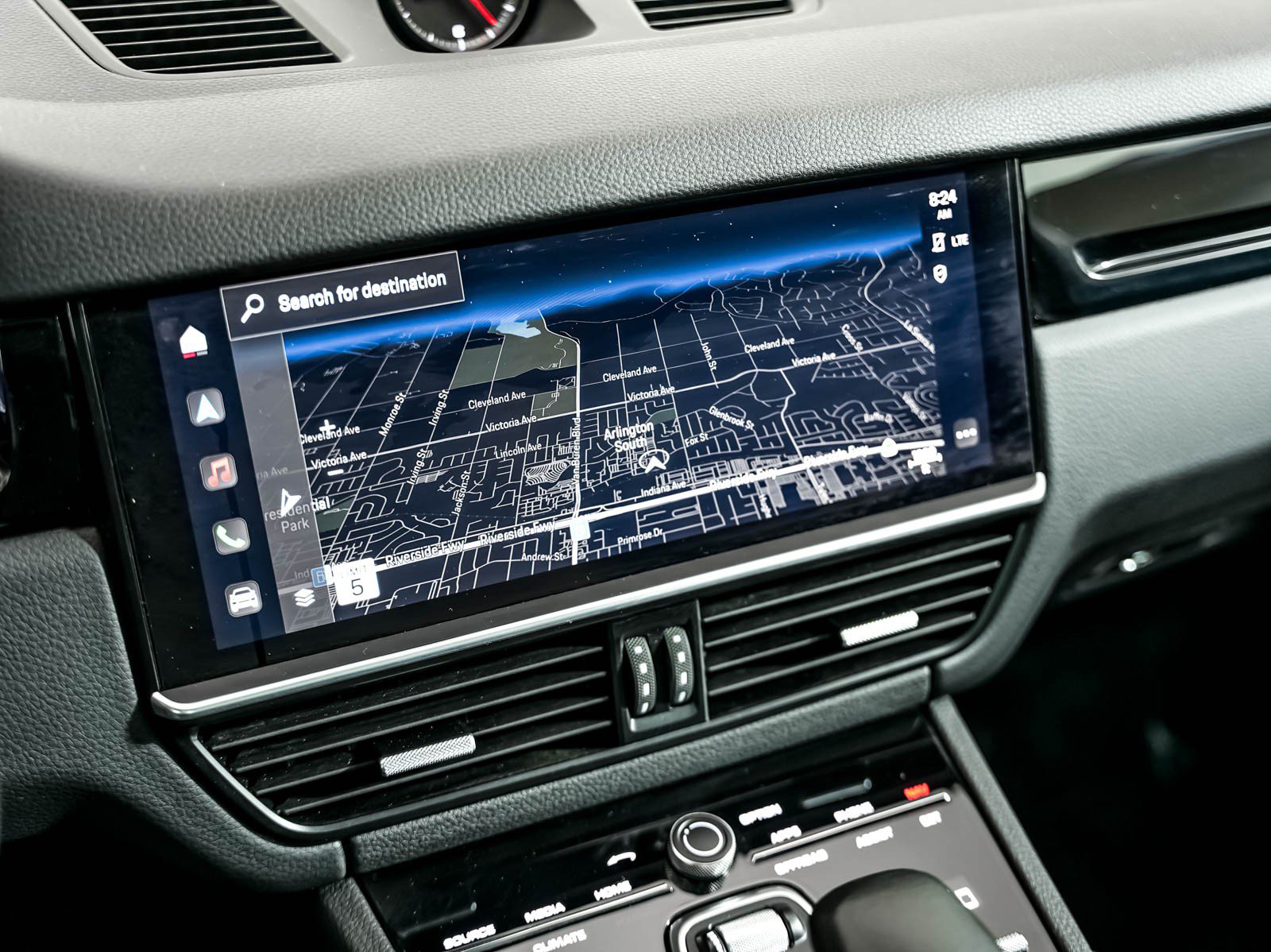 Certified 2023 Porsche Cayenne AWD/4WD image 22
