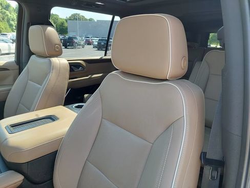 Used 2022 Chevrolet Suburban Premier AWD/4WD image 6
