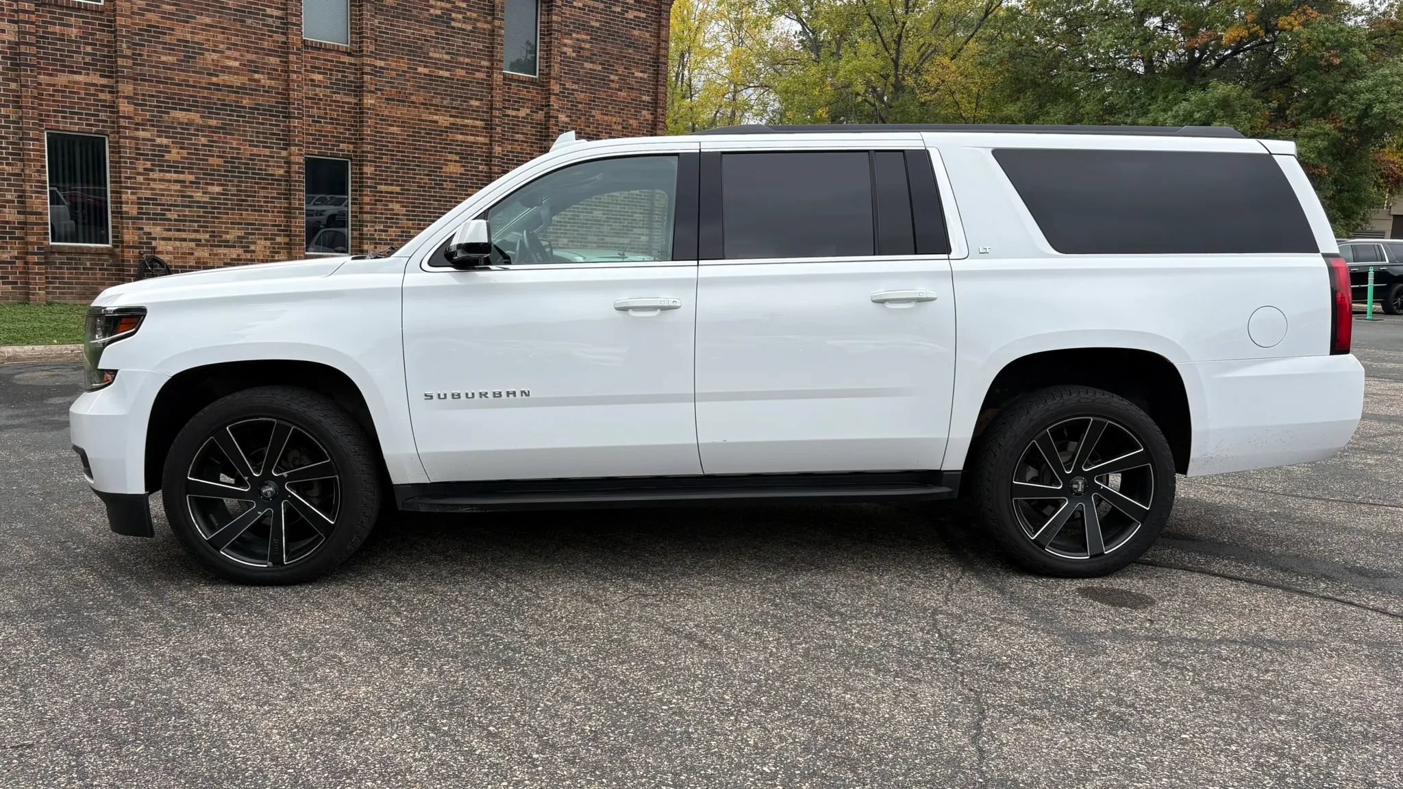 Used 2020 Chevrolet Suburban LT AWD/4WD image 5
