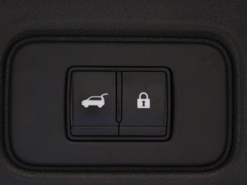 Certified 2025 Nissan Pathfinder SV AWD/4WD image 17