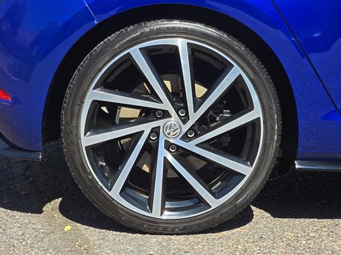Used 2019 Volkswagen Golf R 4-Door AWD/4WD image 38