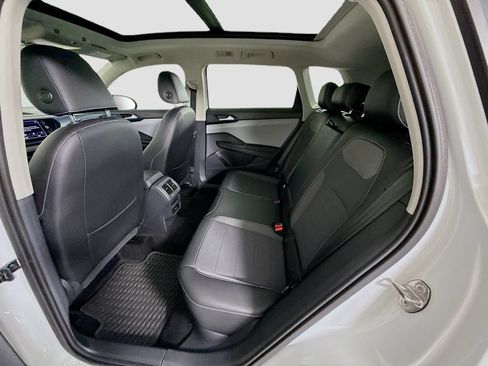 Used 2023 Volkswagen Taos SE w/ Panoramic Sunroof Package FWD image 21