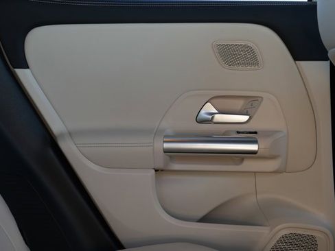 Certified 2025 Mercedes-Benz GLA 250 4MATIC w/ Driver Assistance Package image 43