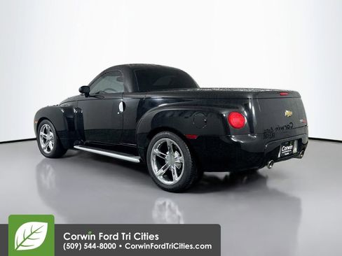 Used 2004 Chevrolet SSR w/ Preferred Equipment Group image 10