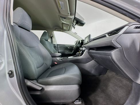 Used 2021 Toyota RAV4 LE AWD/4WD image 27