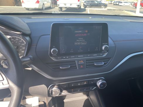 Used 2022 Nissan Altima 2.0 SR FWD image 13