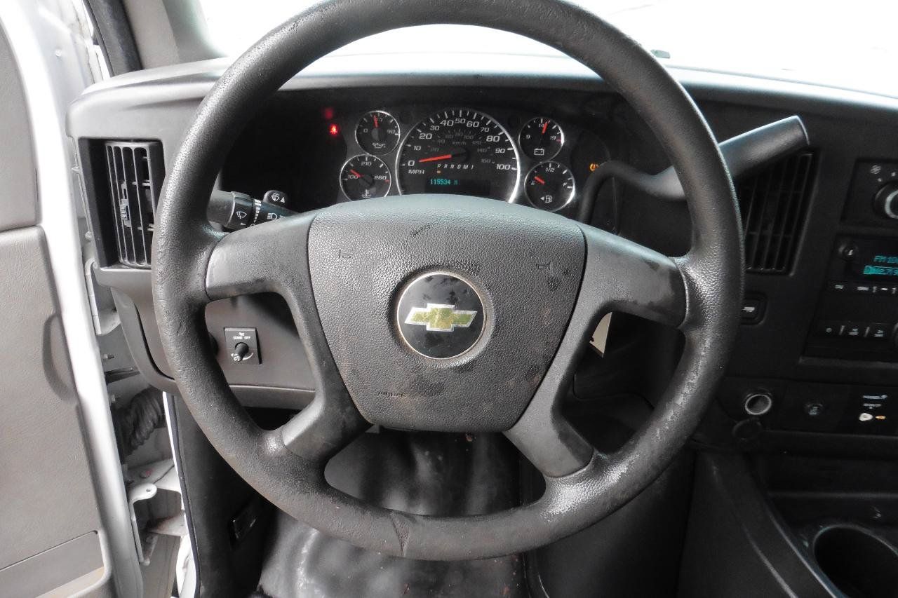 Used 2018 Chevrolet Express 3500 RWD image 6