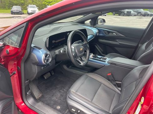 Used 2024 Chevrolet Equinox EV LT w/ LPO, Blackout Package FWD image 13