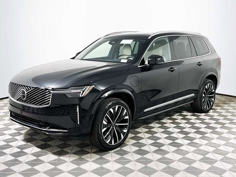 New 2026 Volvo XC90 T8 Plus image 3