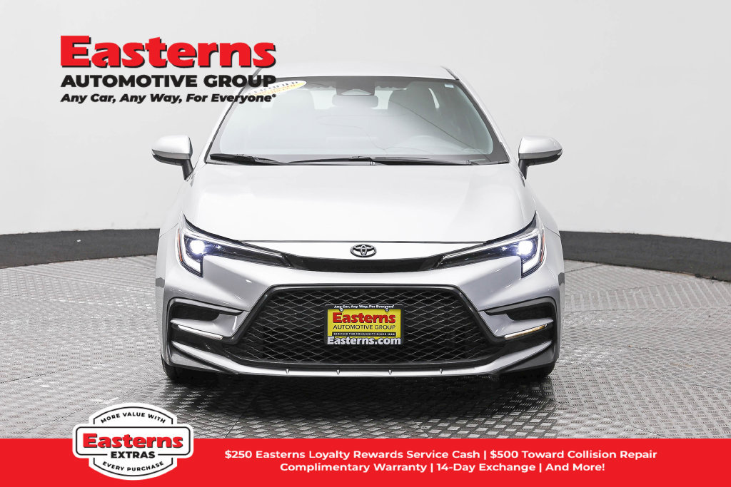 Used 2024 Toyota Corolla SE FWD image 3