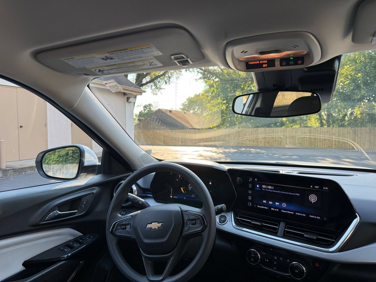 Used 2025 Chevrolet Trax LT FWD image 32