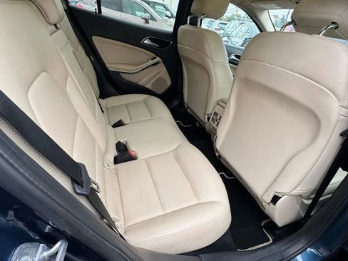 Used 2019 Mercedes-Benz GLA 250 4MATIC w/ Premium Package image 16