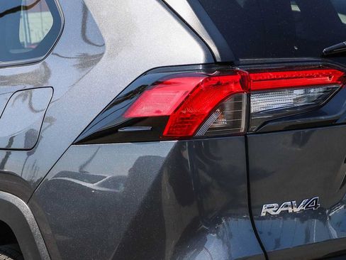 Used 2022 Toyota RAV4 XLE w/ Convenience Package FWD image 11