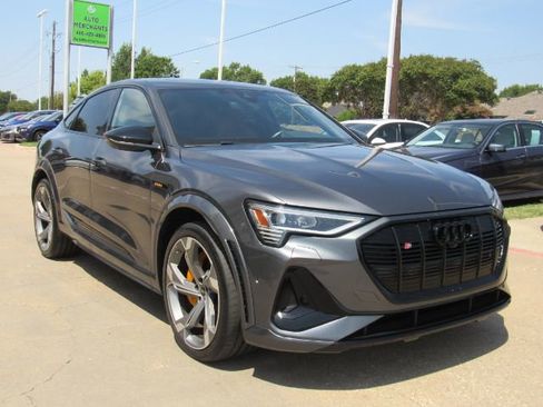 Used 2023 Audi e-tron S Premium Plus w/ Black Optic Package image 4