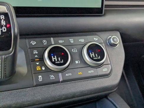 Used 2023 Land Rover Defender 110 image 28