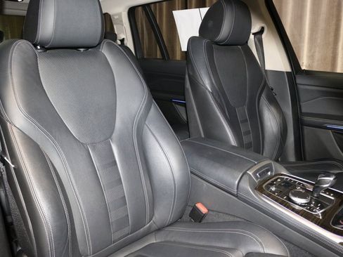 Used 2022 BMW X7 xDrive40i w/ Parking Assistance Package image 16