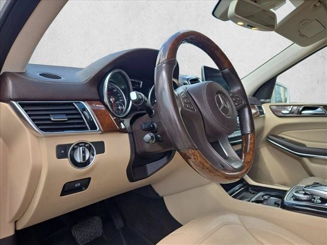Used 2017 Mercedes-Benz GLS 550 4MATIC image 9