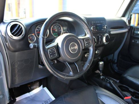 Used 2015 Jeep Wrangler Unlimited Sahara w/ Max Tow Package AWD/4WD image 15