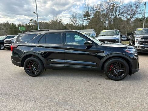 Used 2025 Ford Explorer ST AWD/4WD image 2