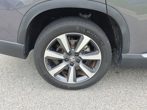 Used 2024 Honda Pilot Touring image 5