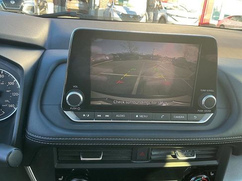 Used 2023 Nissan Rogue SV w/ SV Premium B Package image 16