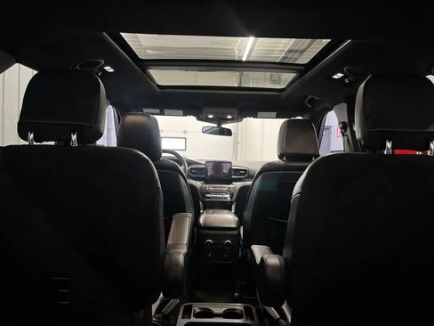 Used 2020 Ford Explorer XLT w/ Equipment Group 202A AWD/4WD image 6