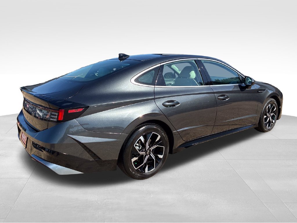 Used 2025 Hyundai Sonata SEL FWD image 5
