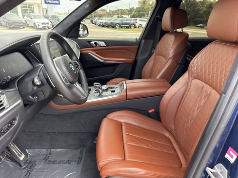 Used 2022 BMW X7 xDrive40i w/ M Sport Package image 9
