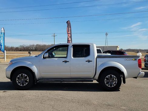 Used 2019 Nissan Frontier PRO-4X image 3