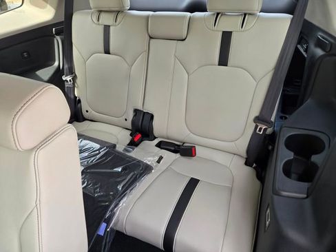 New 2026 Honda Pilot Touring image 9
